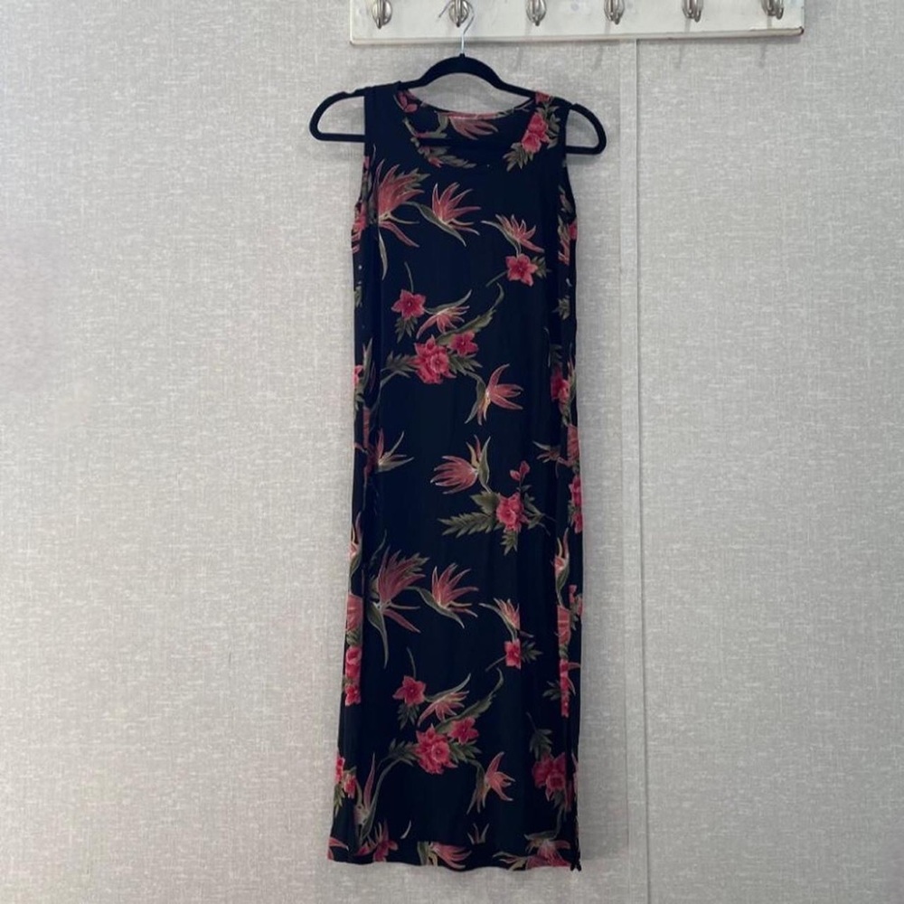 Women’s Black and Red Dress